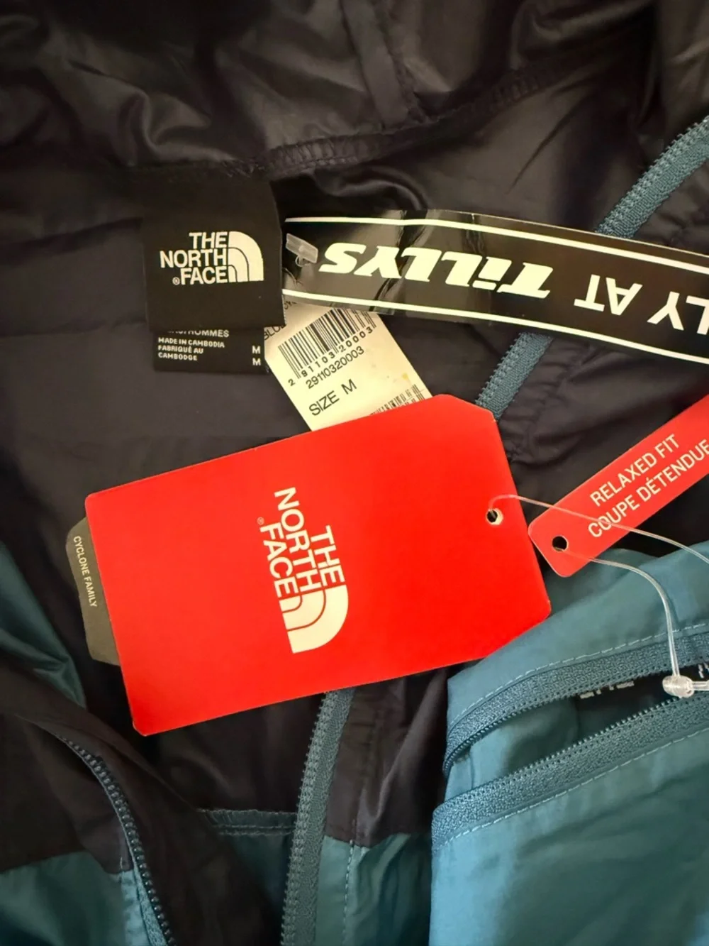 The North Face NWT Men's Cyclone 3 Windbreaker Jacket Blue Coral Navy, Size M